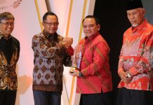 Pelayanan Publik Terbaik, Pj Gubernur Sultra Terima Penghargaan dari Mendagri