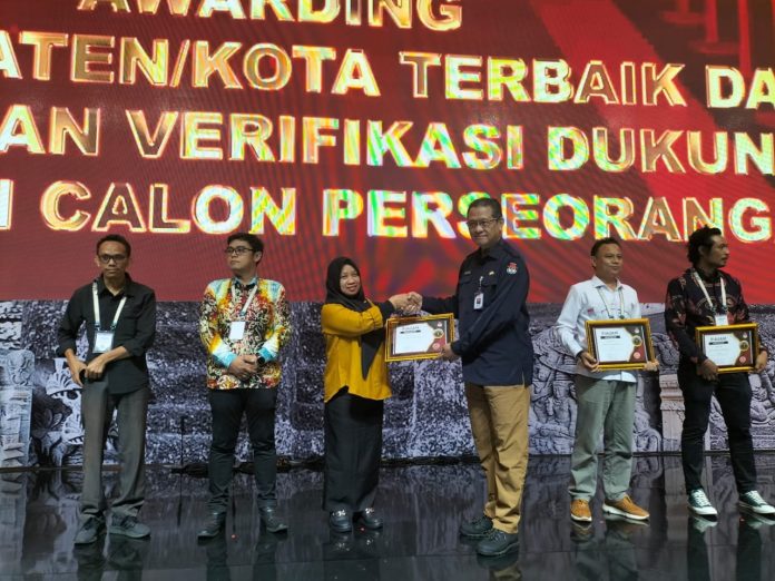 KPU Buton dan KPU Baubau Ukir Prestasi Nasional pada Pilkada Serentak 2024