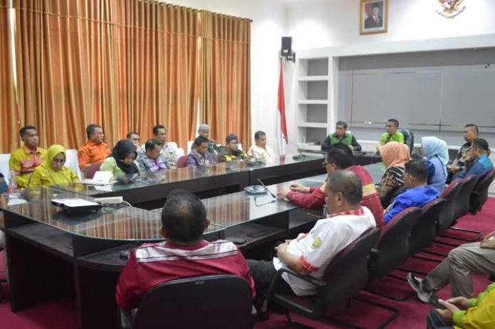 Rapat koordinasi bersama seluruh Organisasi Perangkat Daerah (OPD) di Aula Kantor Wali Kota Baubau, Kamis 23 Januari 2025.