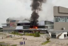 The Park Kendari Terbakar, Dua Outlet Hangus dan Satu Orang Dilarikan ke Rumah Sakit