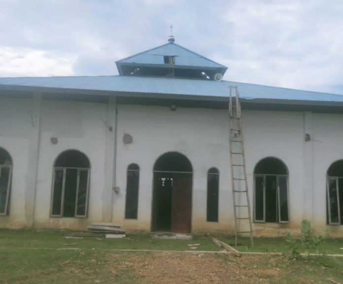 Tampak bangunan Masjid Babusalam di Desa Kasakamu, Kecamatan Kusambi, Kabupaten Muna Barat foto/ Istimewa