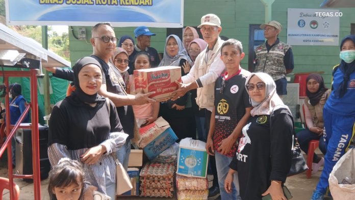 PWI Sultra Galang Donasi dan Serahkan Langsung ke Korban Kebakaran di Puuwatu