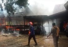 Diduga Korsleting Listrik, Bangsal Kayu dan Satu Mobil di Kendari Terbakar