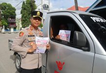 Kapolres Baubau Sosialisasikan Hot Line Mudik Polri 110, Bagikan Brosur kepada Masyarakat