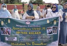 IDI Kolaka Bagikan Ratusan Paket Takjil dan Sembako