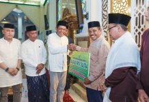 Wagub Sultra Hugua Serahkan Hibah di Peringatan Nuzulul Qur’an 1446 H