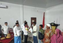 Safari Ramadan di Busel, Wagub Sultra Hugua Bagikan 5.000 Paket Sembako