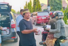 Komunitas Pemancing Baubau Berbagi Berkah Ramadan dengan Pembagian Takjil