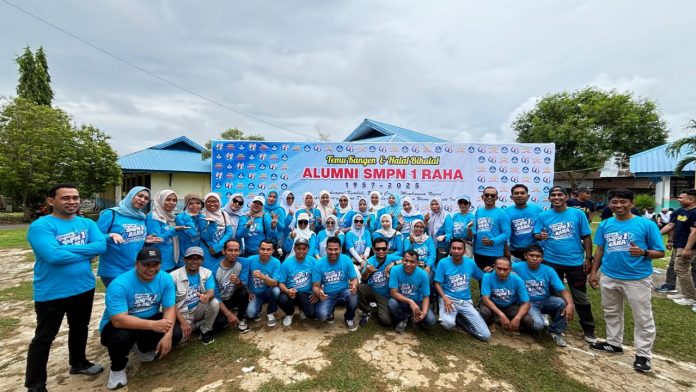 Angkatan 2000 ikut memeriahkan reuni akbar perdana SMPN 1 Raha. Foto: Ono Datasultra.com