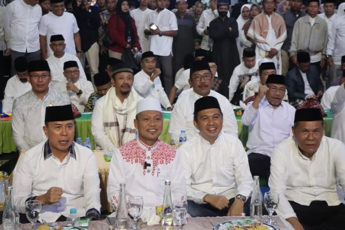 Dalam rangka menyambut puncak Hari Ulang Tahun (HUT) ke-61 Provinsi Sulawesi Tenggara (Sultra), Pemerintah Provinsi Sultra menggelar tabligh akbar dan doa bersama di pelataran Rumah Adat Kolaka, Jumat 25 April 2025.