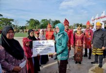 Hardiknas 2025, 212 Siswa SD Negeri di Kendari Terima Bantuan Pendidikan