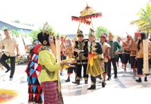 Wagub Sultra Hugua Hadiri Pengukuhan DPP Lembaga Adat Tolaki 2025–2030