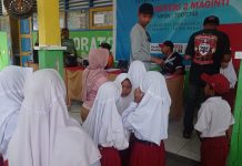 Disdukcapil Mubar Jemput Bola ke Pulau Maginti, Permudah Warga Urus Dokumen Kependudukan