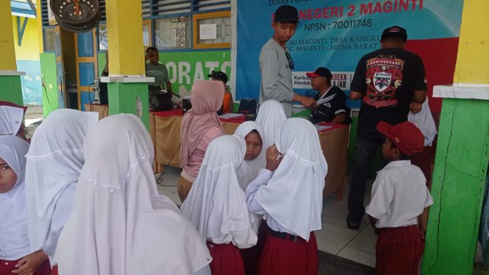 Disdukcapil Mubar Jemput Bola ke Pulau Maginti, Permudah Warga Urus Dokumen Kependudukan