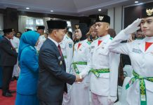 Gubernur Kukuhkan 42 Anggota Paskibraka Sultra 2025