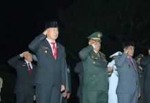 Gubernur Sultra Hadiri Apel Kehormatan dan Renungan Suci di TMP Watubangga