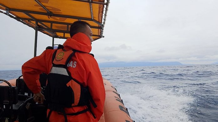 Tim SAR gabungan hentikan operasi pencarian terhadap seorang pemancing yang jatuh dari kapal perairan Pulau Samarengga Kabupaten Morowali, Sulawesi Tengah.