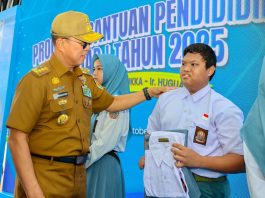 Gubernur Sultra Serahkan Bantuan Pendidikan bagi Ribuan Siswa dan Puluhan Sekolah