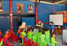 Damkar Kendari Edukasi Murid TK Tentang Pencegahan dan Penanggulangan Kebakaran