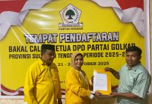 La Ode Darwin Kandidat Pertama Ambil Formulir Pendaftaran Calon Ketua Golkar Sultra