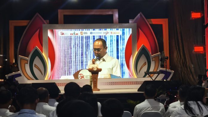 Gubernur Sultra, Andi Sumangerukka di penutupan BIK 2025, Minggu 26 Oktober 2025.