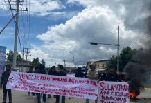 SEGEMA Geruduk Kantor Bupati dan DPRD Bombana, Tolak Tambang Pasir Kuarsa di Poleang Selatan