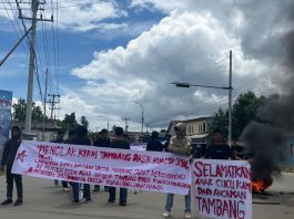 SEGEMA Geruduk Kantor Bupati dan DPRD Bombana, Tolak Tambang Pasir Kuarsa di Poleang Selatan