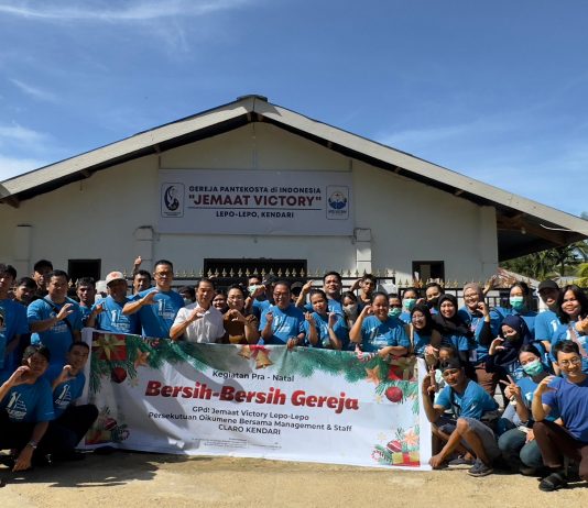 Claro Kendari–PHI Group Gelar Aksi Bersih-Bersih Gereja Sambut Natal 2025