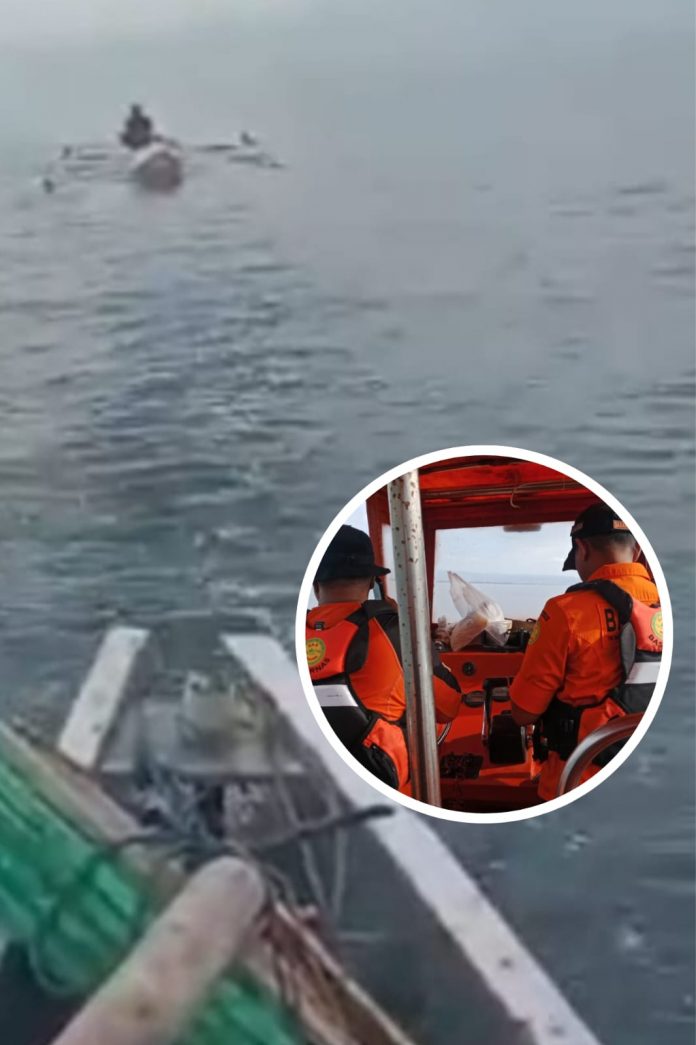 Tim Rescue Pos SAR Kolaka menggunakan RIB melakukan pencarian terhadap nelayan yang longboatnya mengalami mati mesin dan hilang kontak di Perairan Tobaku.