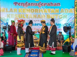 Menag RI Terima Gelar Kehormatan Mia Ogena I Sara Agama, Gubernur Sultra Apresiasi Lembaga Adat Kesultanan Buton