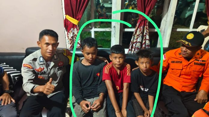 Tiga bocah laki-laki yang hanyut saat memancing di Perairan Oneha, Kecamatan Tanggetada, Kabupaten Kolaka, ditemukan selamat.