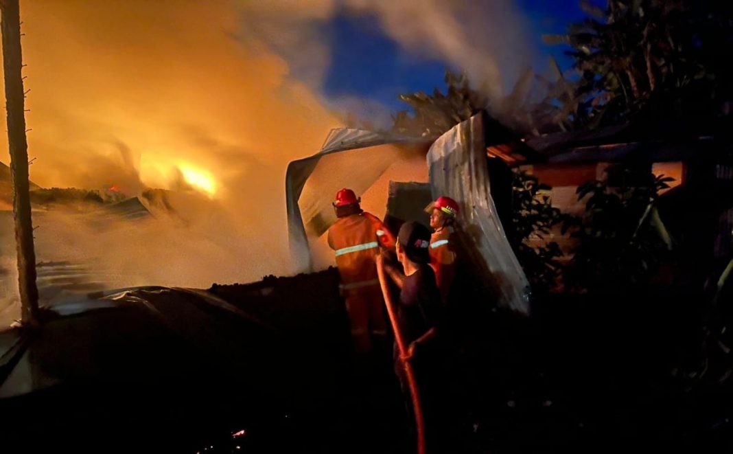 3 Gudang, 6 Kios, 4 Warung Makan dan Rumah Tinggal Ludes Terbakar