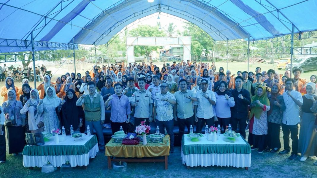 Bupati Ikbar Buka Bakti Sosial 170 Mahasiswa Farmasi UHO di Desa Ulu Sawa Konawe Utara