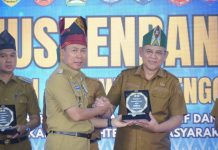 Wali Kota Baubau Terima Penghargaan Terbaik Ketiga Percepatan Penurunan Stunting