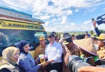 Mentan Tinjau Sawah Terdampak dan Korban Banjir di Sultra, Salurkan Bantuan Rp10 Miliar