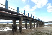 Satu-satunya Akses Pulau Makasar, Jembatan Biru Rusak dan Terancam Runtuh