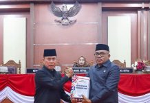 Gubernur Sultra Serahkan Rancangan Perda Perubahan APBD kepada DPRD Sultra